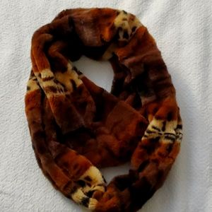 Circle Cheetah Scarf SOFT